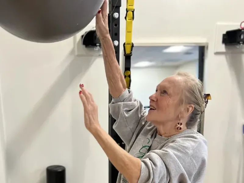 Patient training with suspension straps under physical therapist supervision
